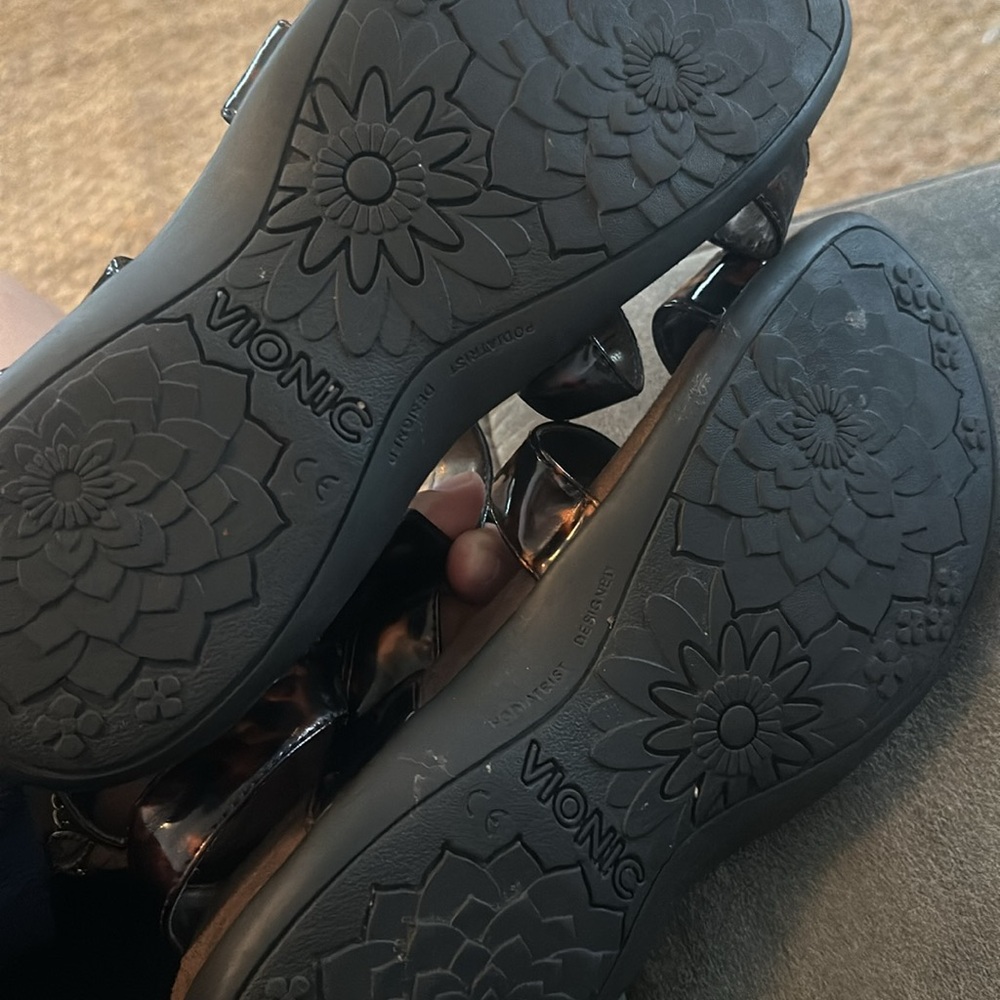 Vionic Amber Sandals - image 5